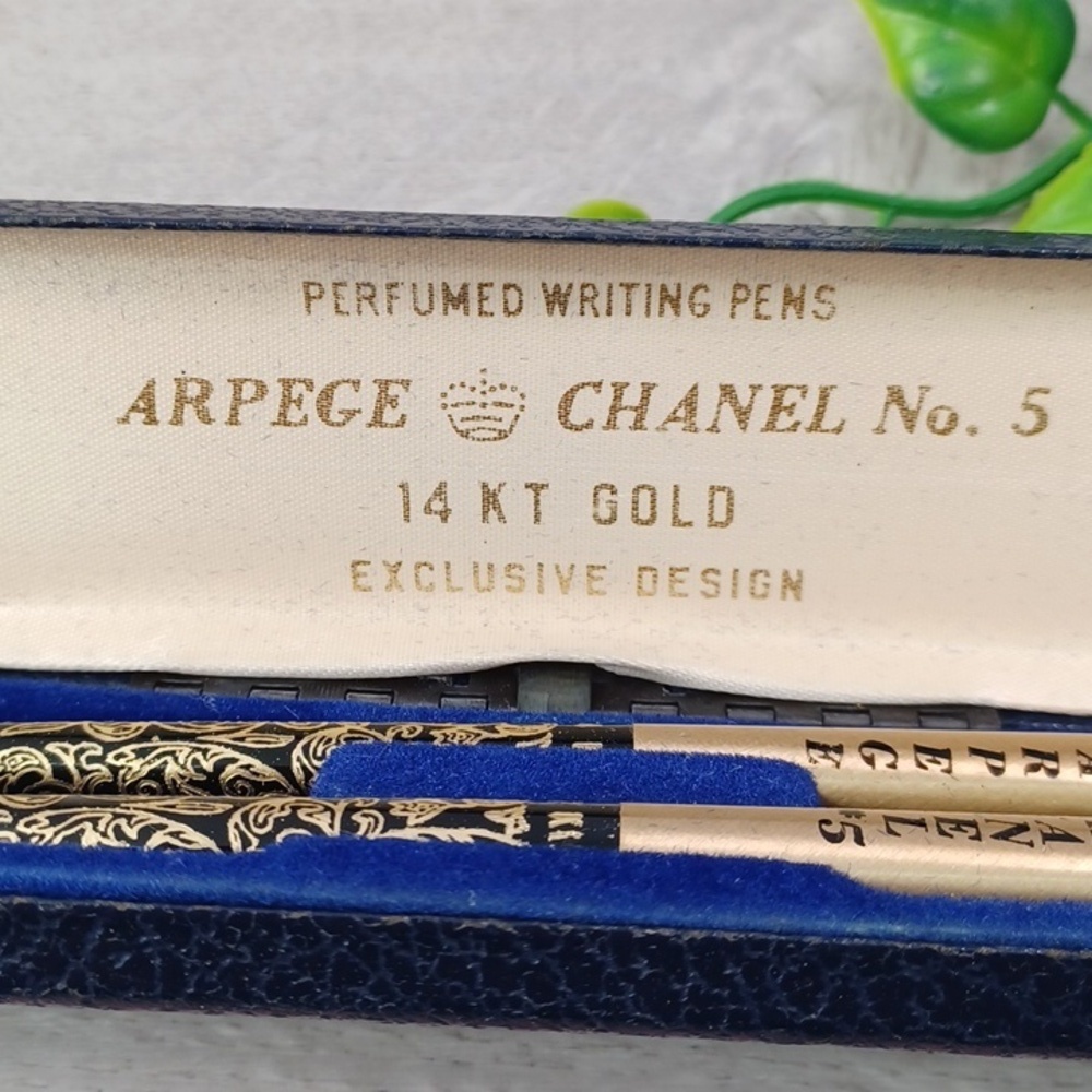Vintage Perfumed Writing Pens In Case - Picture 9 of 9